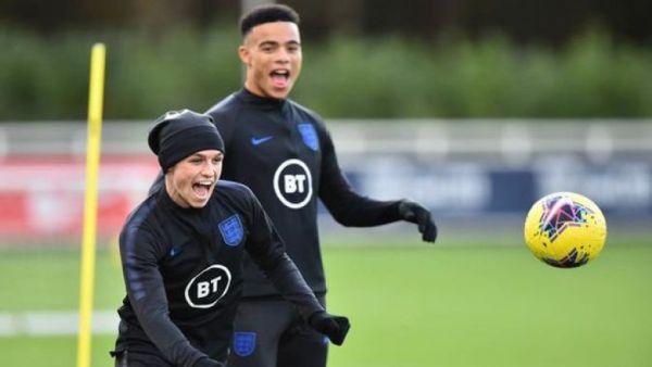 غرينوود وفودين خلال تدريبات منتخب إنجلترا