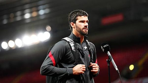 أليسون بيكر