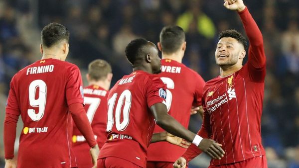 أليكس أوكسلايد تشايمبرلين (يمين)