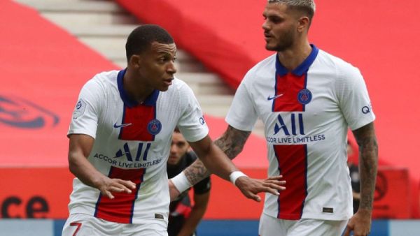 ماورو إيكاردي ومبابي (يسار)