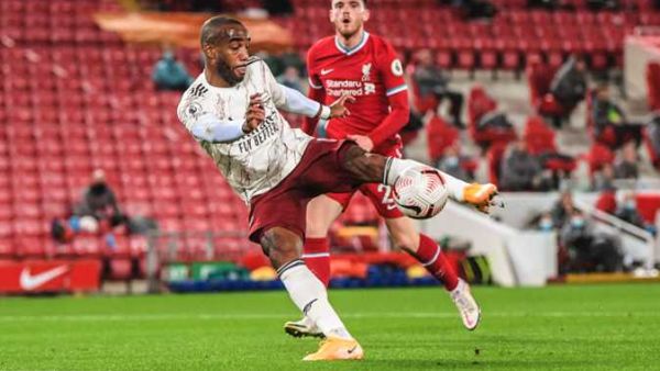 لاكازيت سجل هدف تقدم آرسنال إلا أنه فشل في ترجمة فرصتين آخريين فيما بعد