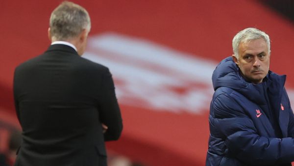 مورينيو يتفوق على أولي غونار سولشاير مدرب يونايتد