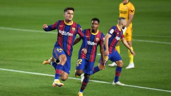 تخفيض الرواتب يشعل الأجواء داخل برشلونة