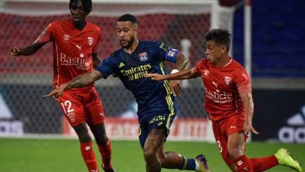 ممفيس ديباي (وسط)