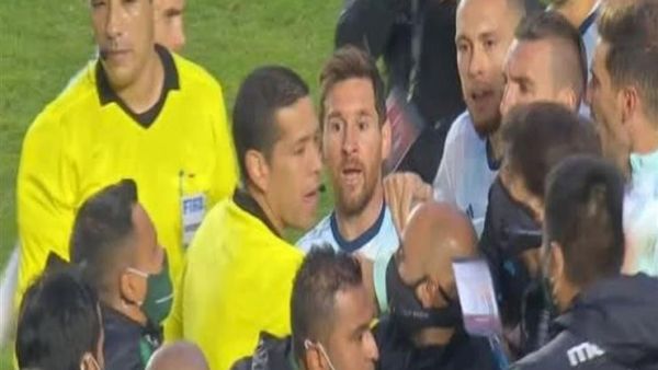 ميسي بعد دخوله في المشادة