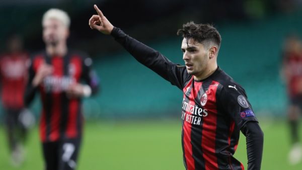 دياز يحتفل بهدفه