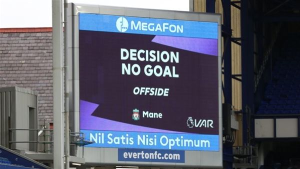 حكم الفيديو المساعد يثير الجدل في إنجلترا