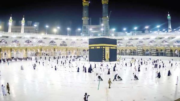 عودة الطواف حول الكعبة 