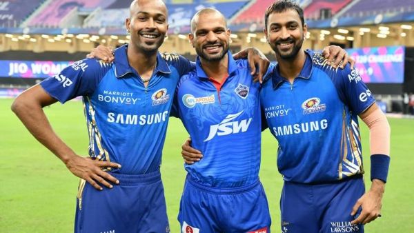 MI's Hardik Pandya and Krunal Pandya with DC batsman Shikar Dhawan. (IPL)