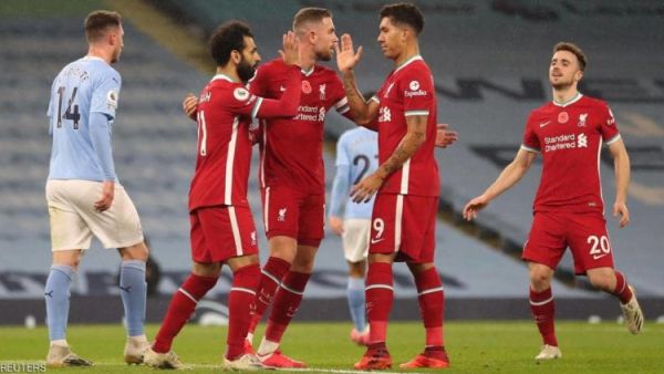 جوردان هندرسون (وسط)