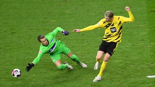 هالاند يواصل التألق