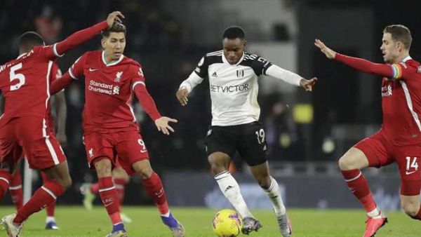 من مباراة ليفربول و فولهام في الدوري الإنجليزي