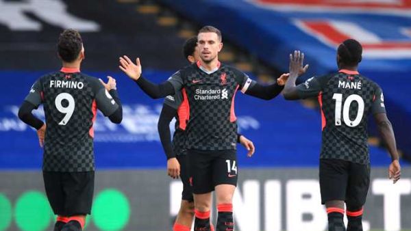 جوردان هندرسون (وسط)