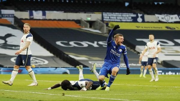 فاردي يقود ليستر للمركز الثاني