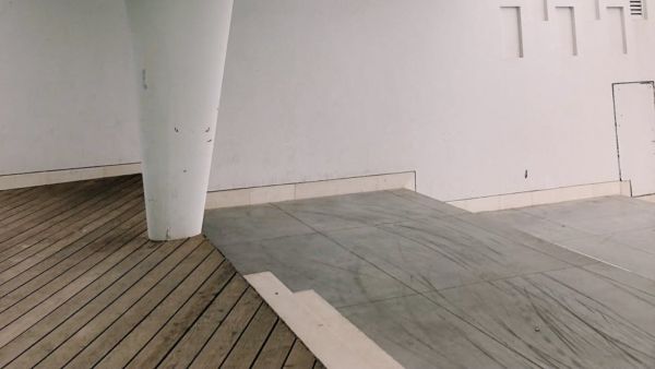 يحتاج باركيه المنازل الخشب إلى عناية خاصَّة لنواحي التشميع والتزييت من وقت لآخر يحتاج باركيه المنازل الخشب إلى عناية خاصَّة لنواحي التشميع والتزييت من وقت لآخر