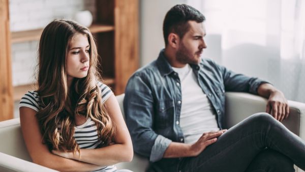 تجنبي الانتقاد والسخرية والاستهزاء فهي مدمرة للعلاقات تجنبي الانتقاد والسخرية والاستهزاء فهي مدمرة للعلاقات