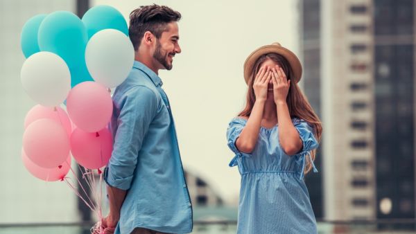 عليكِ العودة مرة أخرى إلى مواعدة زوجك هذا يعيد إليكما مشاعر الشغف عليكِ العودة مرة أخرى إلى مواعدة زوجك هذا يعيد إليكما مشاعر الشغف