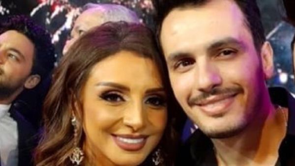 أنغام و زوجها يؤديان مناسك العمرة