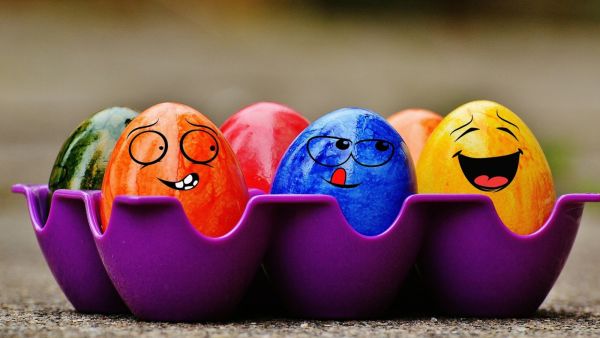  طريقة عمل البيض الملون 