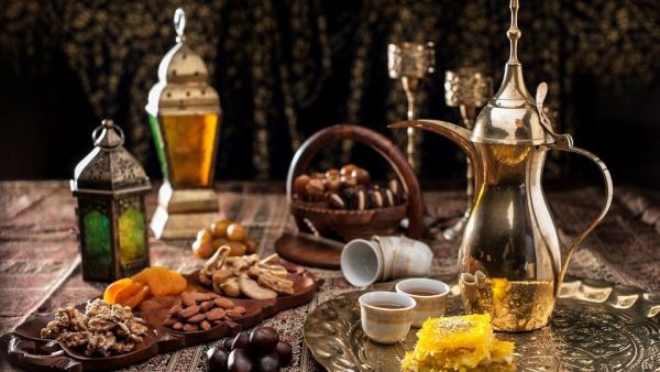 يقدم مطعم ليمون بيبر مائدةَ إفطارٍ شاملة تضم ما لذ وطاب من المأكولات المحلية والعالمية والمرطبات الرمضانية الزكية 