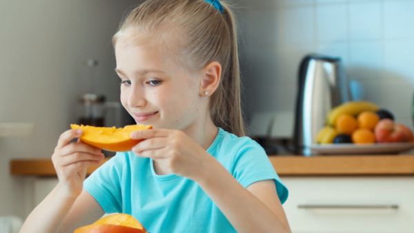 5  نصائح لتشجيع طفلك على تناول الأكل الصحي