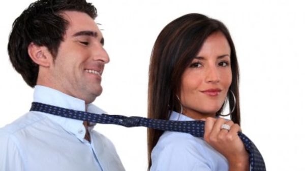 وجود طرف يحاول فرض سيطرته على العلاقة هو أمر مزعج ومرهق للطرف الآخر وجود طرف يحاول فرض سيطرته على العلاقة هو أمر مزعج ومرهق للطرف الآخر