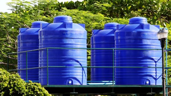 يجب أن يتميز خزان المياه بسطح ناعم لسهولة تنظيفه وتطهيره يجب أن يتميز خزان المياه بسطح ناعم لسهولة تنظيفه وتطهيره