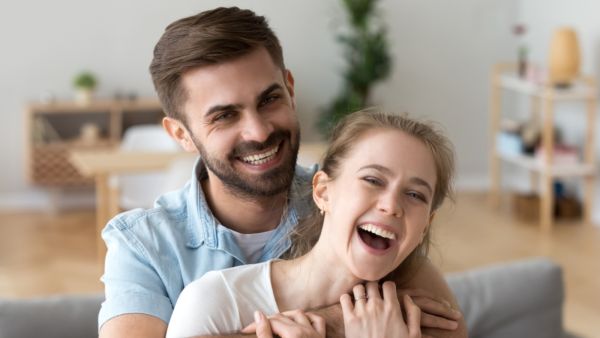 لا يكفي أن يحافظ الشريكان على كلمات الحب والود بينهما يجب أن يترجم لأفعال