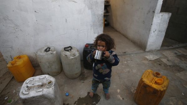 An empoverished Palestinian child drinks water on May 13, 2019 in the southern Gaza Strip refugee camp of Khan Yunis. (MOHAMMED ABED / AFP)