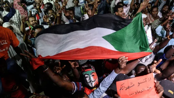 Sudanese protesters gather for a sit-in outside the military headquarters in Khartoum on May 19, 2019. (Mohamed el-Shahed / AFP)