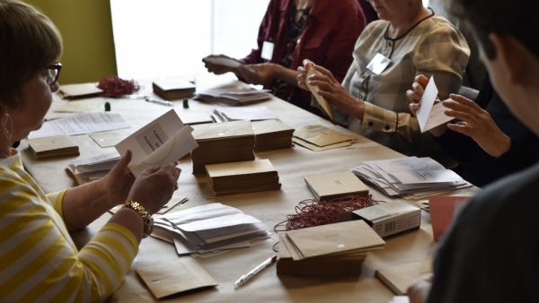 Election officials count pre-votes of the European parliament elections in Helsinki, Finland on May 26, 2019. (Emmi Korhonen / Lehtikuva / AFP)