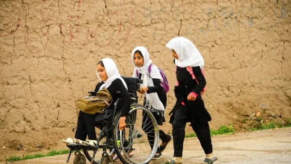 A group of Afghan schoolgirls are seen walking to school. (AFP/ File Photo)