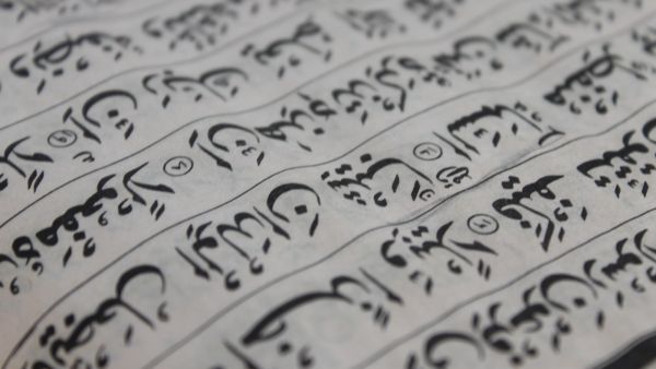 يقال بأن نصر بن عاصم هو أول من نقط المصاحف.