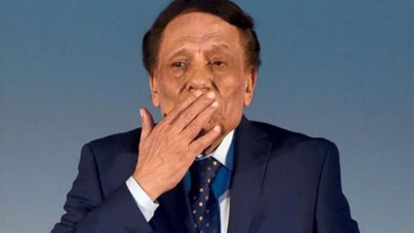عادل إمام يهنىء جمهوره بالشهر الفضيل