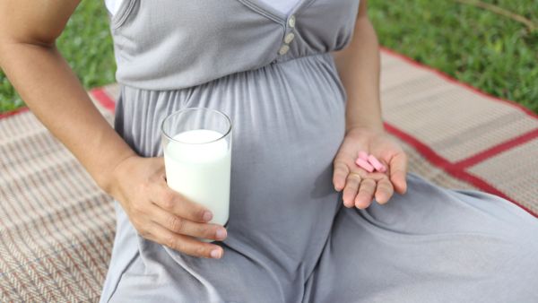 يوصي الطبيب بالعودة إلى تناول الأسبرين وأية أدوية أخرى مضادة للتجلّط بعد 6 إلى 8 أسابيع من الولادة