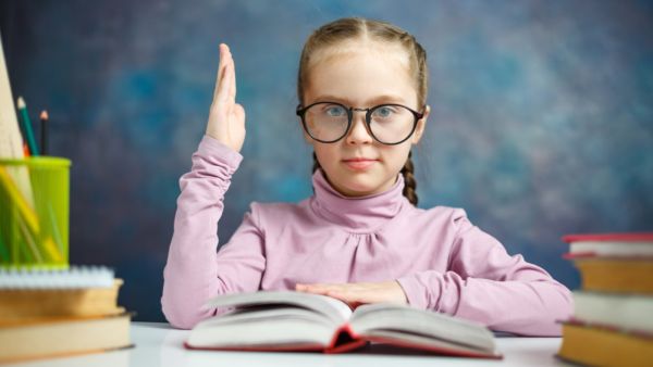 للغة هي مفتاح الذكاء لأننا يمكننا أن نخلق تصوراتنا عبر اللغة وتتيح لنا التفكير