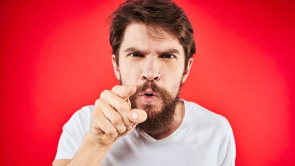 صاحب الشخصية الرومانسية لبرج السرطان يحب الدراما ومبالغ في ردود أفعاله