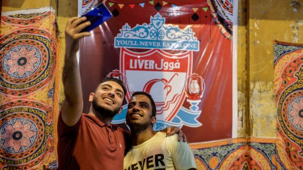 Egyptians take a selfie picture during the pre-dawn 'suhur' meal before a new day of fasting begins, early on May 31, 2019, near a food cart by the name "Liver Fuul". (AFP/ File Photo)