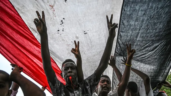 Sudanese protesters shout slogans and flash victory signs during a rally outside the army complex in Sudan's capital Khartoum. (AFP/ File Photo)