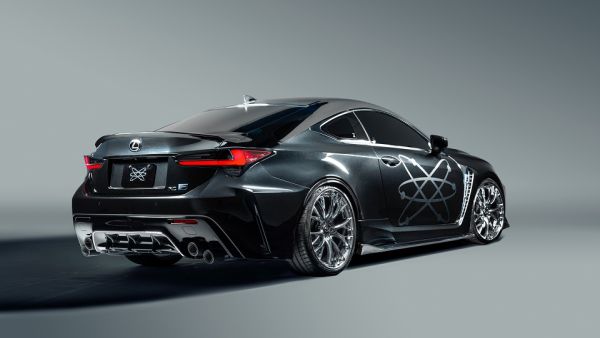 سيارة الكوبيه الرياضية لكزس RC F تقوم بدور البطولة كما لم تروها من قبل   