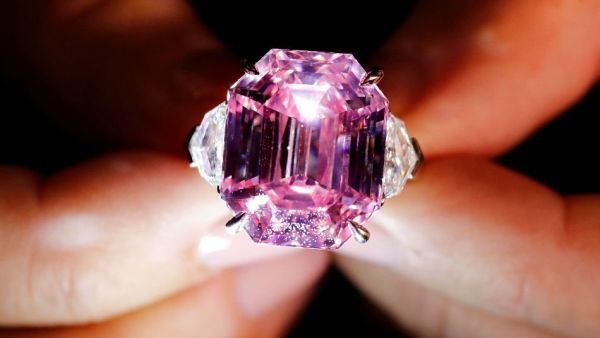 A fancy vivid purplish-pink diamond with a bubble gum shape fetched $7.5 million at an auction. (Twitter)