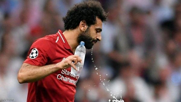 Liverpool's superstar Mohammed Salah sipped water from a bottle to break his fast during the final match of Champions League. (Twitter)