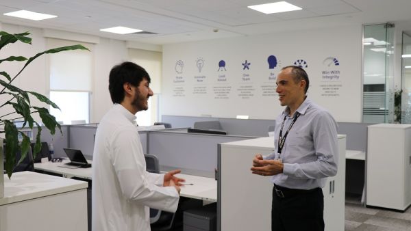 إبراهيم تقي، طالب هندسة الميكانيك في كلية دبي للطلاب ينضم إلى فريق الجودة في جنرال موتورز إفريقيا والشرق الأوسط في تدريب داخلي على مشروع خاص