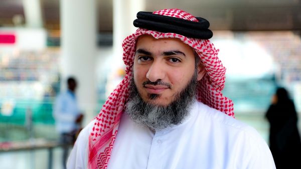  أحمد عبد الرحمن العمادي، وهو منتج برامج في شبكة الجزيرة الإعلامية