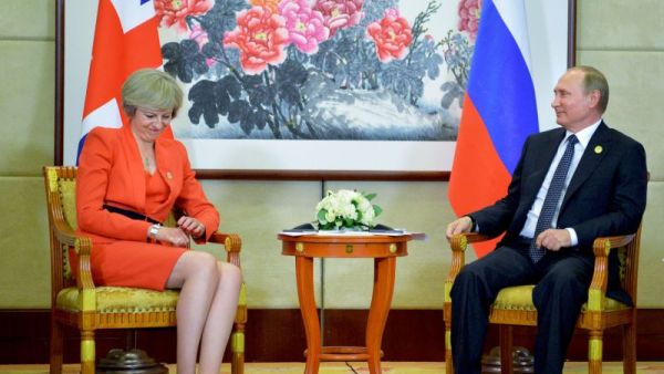 Russian President Vladimir Putin (R) meets with Britain's Prime Minister Theresa May on the sidelines of the G20 Leaders Summit in Hangzhou on September 4, 2016. (AFP/ File Photo)