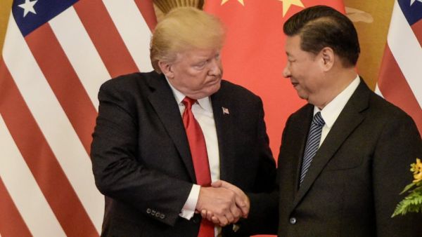 US President Donald Trump (L) shakes hand with China's President Xi Jinping at the end of a press conference. (AFP/ File Photo)