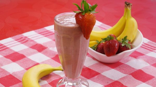 سموثي الموز بالفرولة 