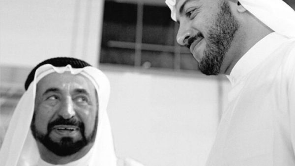 دفن جثمان خالد القاسمي بحضور والده الشيخ، سلطان بن محمد القاسمي، ومسؤولون آخرون في الدولة الاربعاء