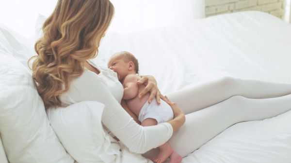 الرضاعة الطبيعية تُعد السبيل الوحيد للأطفال للتخلص من درجات الحرارة