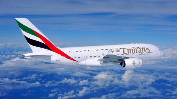 تعتبر طائرة "A380 " أكبر طائرة مخصصة للرحلات التجارية في العالم